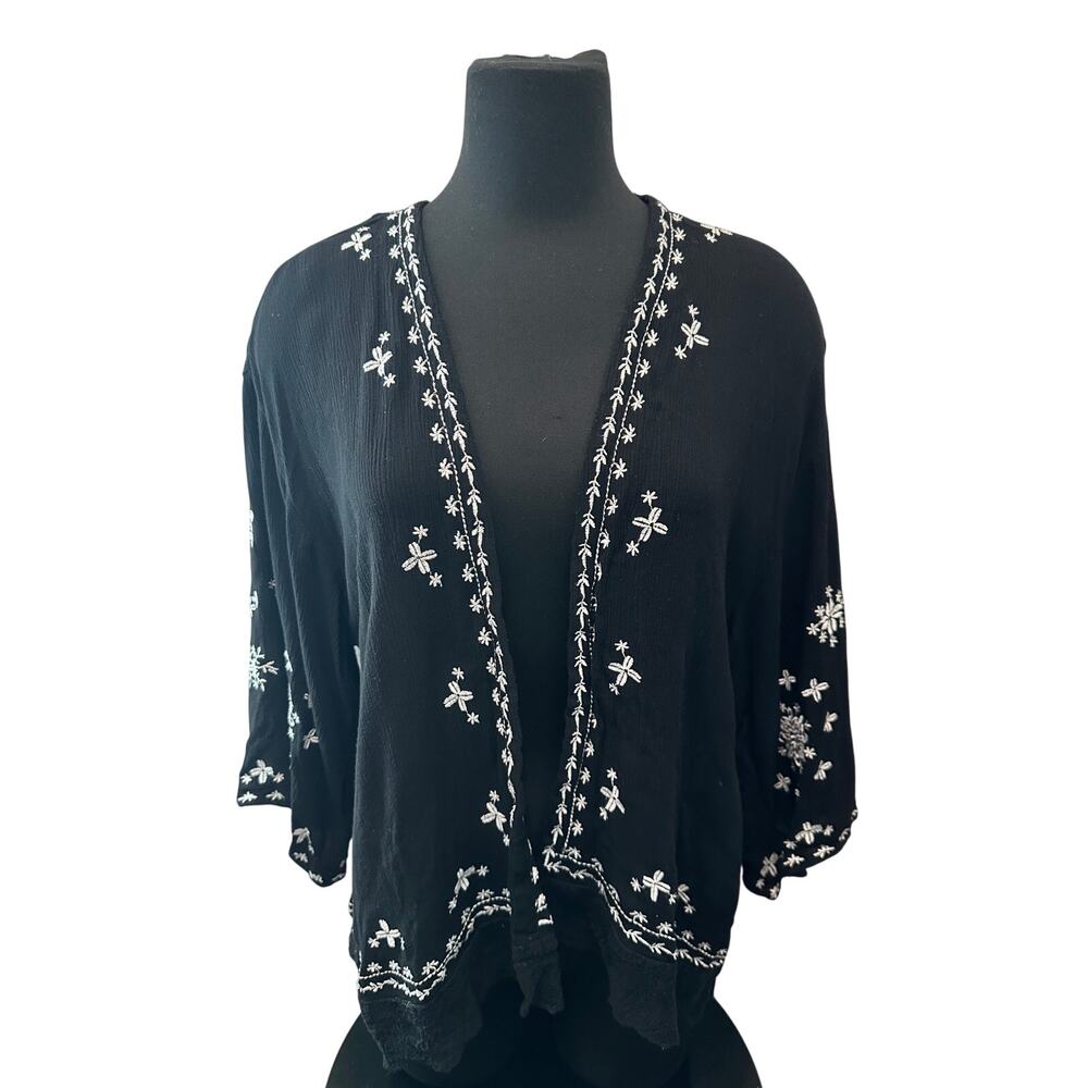 Forever 21 Black Kimono Jacket with White Floral Embroidery - Picture 2 of 6